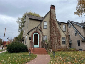 Historic Twin Tudors Inn